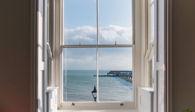 Light, bright, and colourful apartment opposite Deal pier