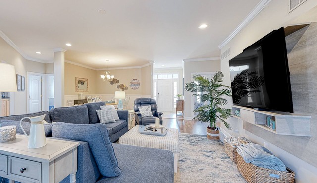 Light & bright home by great restaurants - 1.5 miles to downtown Rehoboth Beach