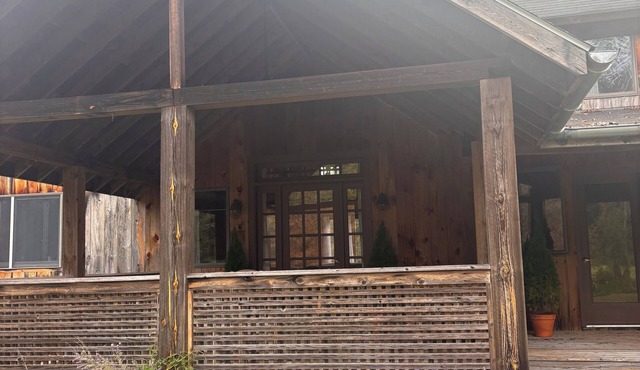Light-Filled Apartment in Mountainville Barn