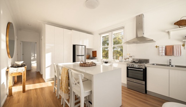 Light Filled 3-Bed Coastal Home at Brighton Beach