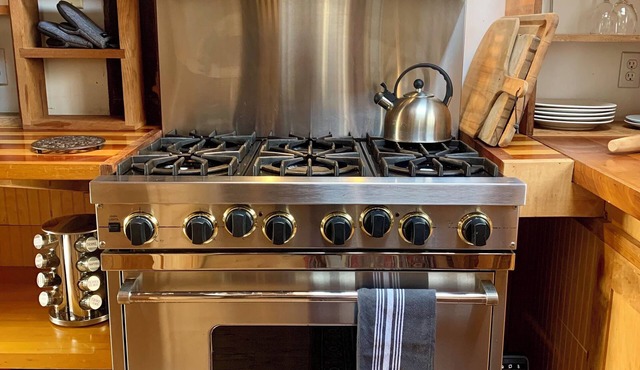 Light-filled Carpenter's Cottage in Stockbridge