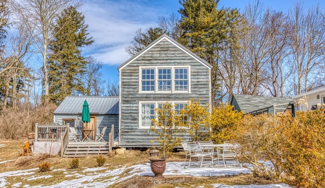 Light-filled Carpenter's Cottage w/EV charger!
