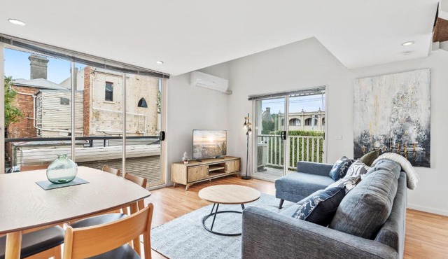 Light-filled coastal living - walk everywhere