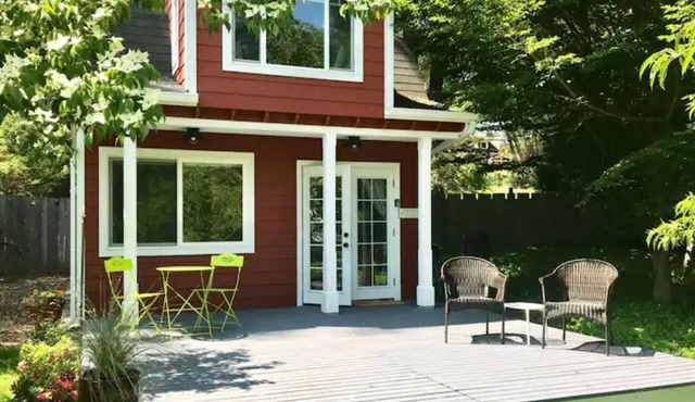 Light-filled cottage in garden oasis. ❤️ of island