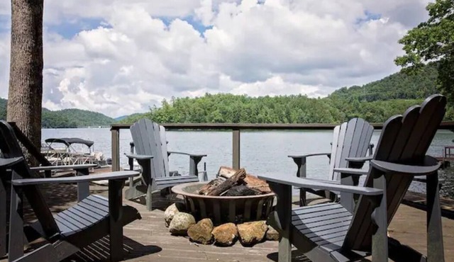 Light-filled custom Lake Front Home! Book for Summer NOW! Kayaks & SUP included.