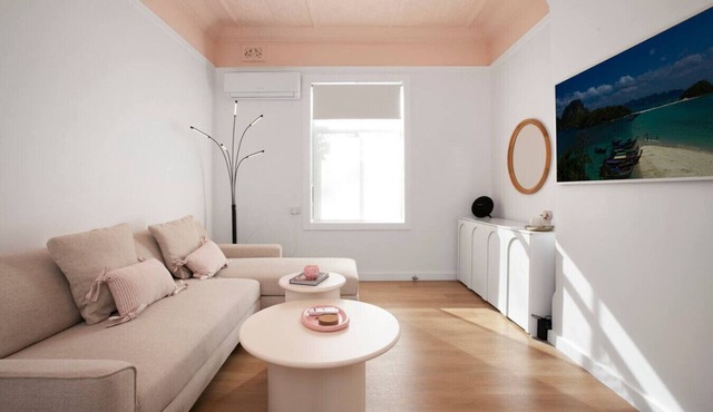 Light-Filled Designer Apartment in Croydon