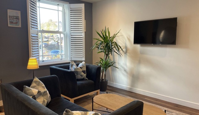 Light-filled Eco-home with Patio