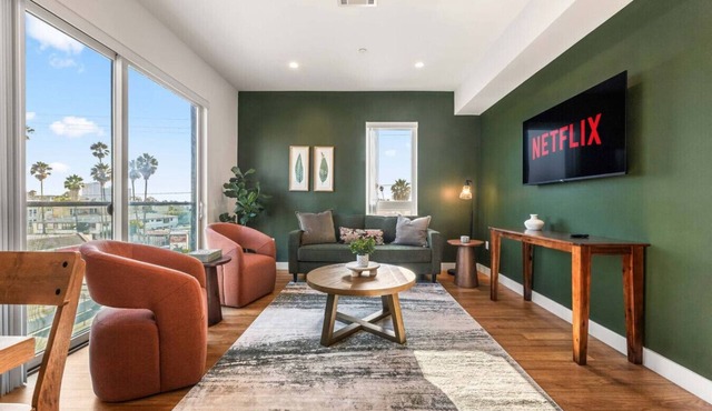 Light-Filled Home in K-Town | Parking, Gym & Views