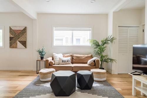 Light-filled Modern Farmhouse near Cap Hill wYard