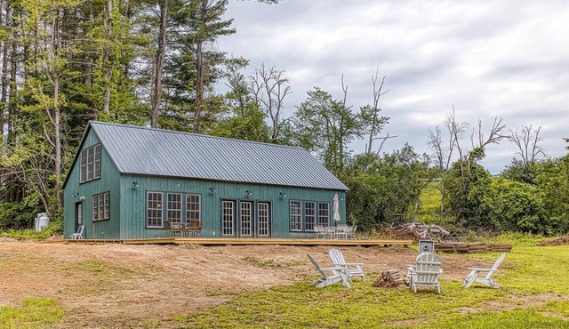 Light Filled Modern Rustic 3-bedroom house in charming Stockbridge