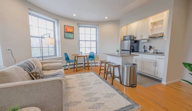 Light-filled Studio | Back Bay