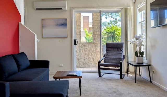 Light filled townhouse w/double ensuites