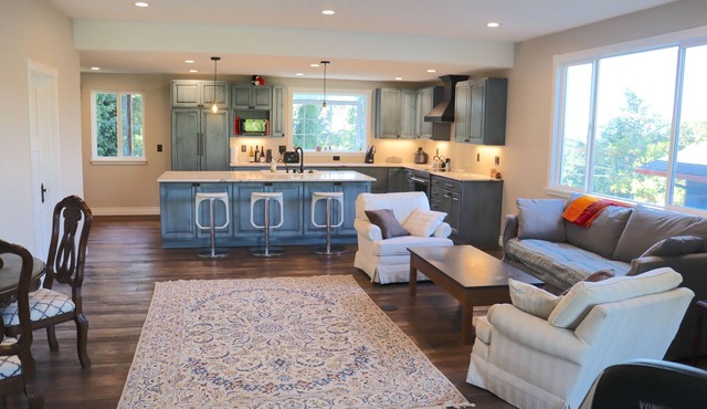 Light-filled, very quiet & newly remodeled house in Madison Valley