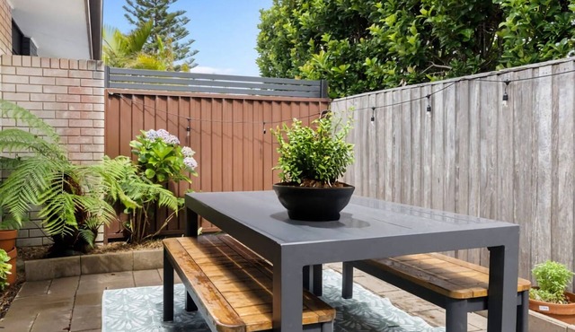 Light filled Villa Moments to the Beach