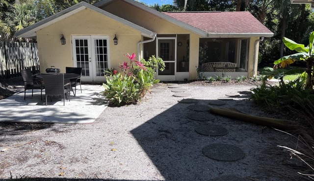 Light filled walk to bay 1 King BR,1 BA private cottage by the Ringling Museum