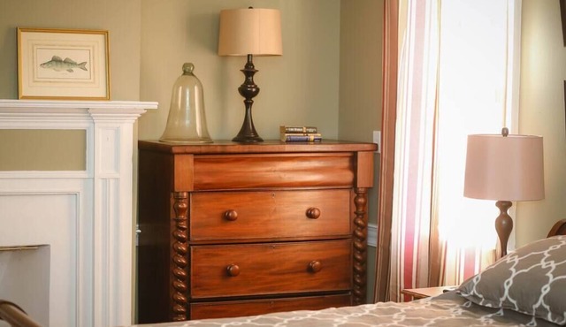 Light Horse Inn: Suite 1