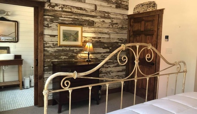 Light Horse Inn: Suite 6
