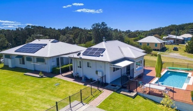 Light & Spacious Beach House with Pool at One Mile