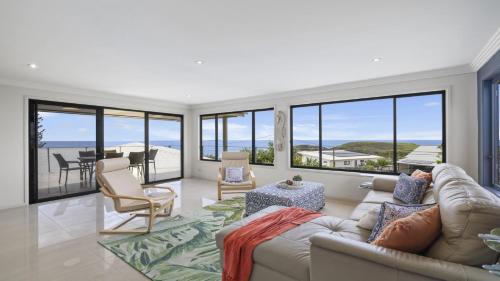 Lighthouse at Emerald Beach - Ocean Views, walk to beach