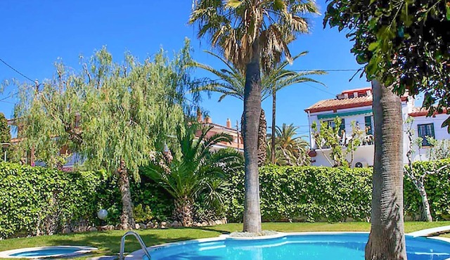 LIGHTHOUSE BY BLAUSITGES Bright apartment with pool near the center of Sitges.