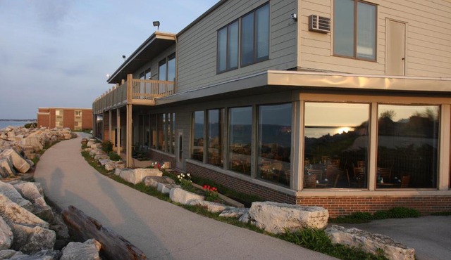 Lighthouse Inn - Two Rivers