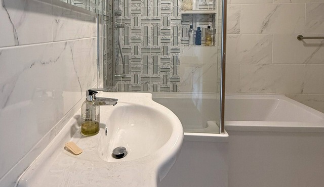 Lighthouse Lodge by the sea