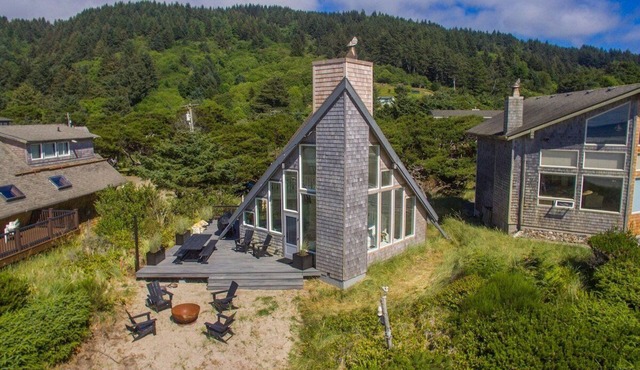 Lighthouse - Oceanfront, stunning, updated classic