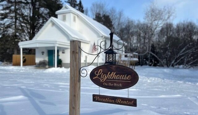 Lighthouse on the Rock: A Cozy Haven for Snowy Days Experience Winter's Charm in Iron River