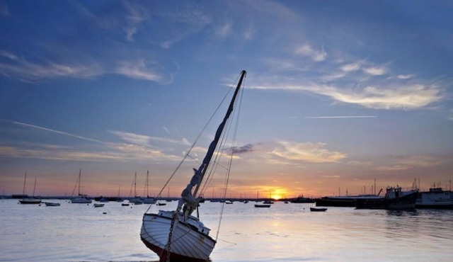 Lighthouse Retreat - A stones throw from West Mersea beach