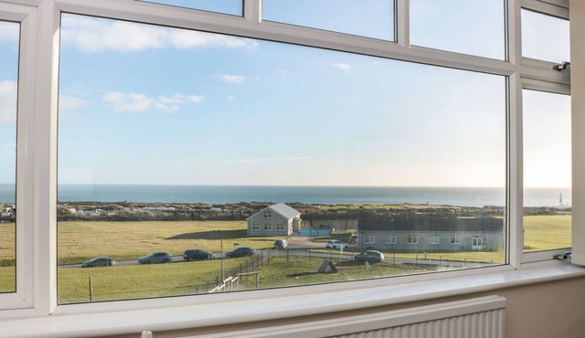 LIGHTHOUSE VIEW, country holiday cottage in Portland Bill