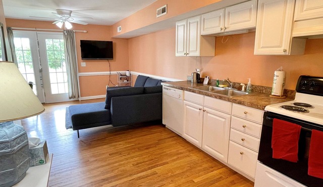Lighthouse Villas 10: Centrally located condo in Ocracoke
