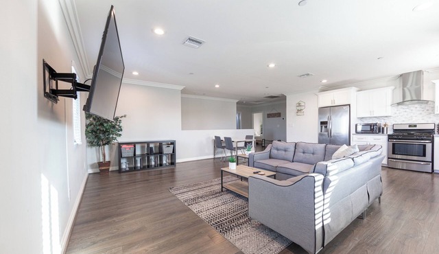 Lightning Wi-Fi+Memory Foam Beds-WFH & Relax in LA