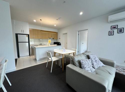 Lightsview 2 BR Apt, Free Parking and WiFi 9 KM from CBD