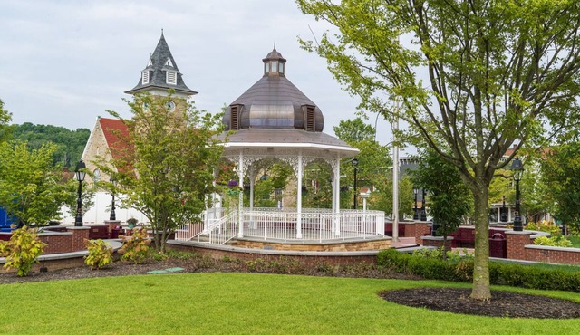 Ligonier Cozy and Comfortable In-town Location