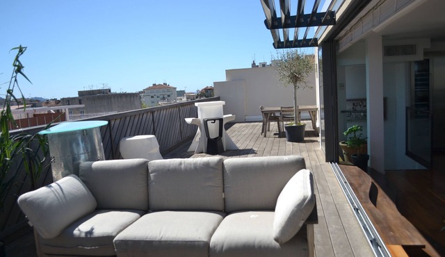 Like a rooftop villa, a stone's throw from the velodrome stadium.
