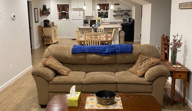 Like New 2-bedroom Home near Lake Ontario