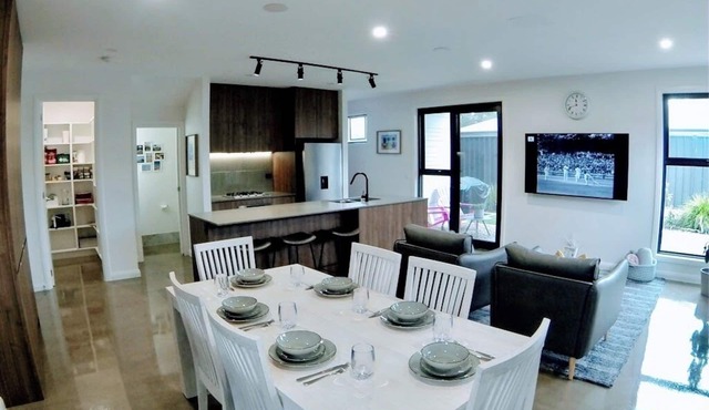 Like New, 3 bedroom Townhome, Walking distance (7 Min) to 3 beaches of Broulee.