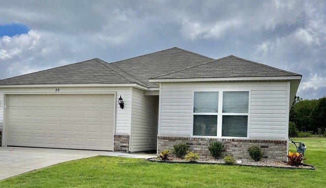 Like New Home close to town family friendly, quiet and close to amenities.