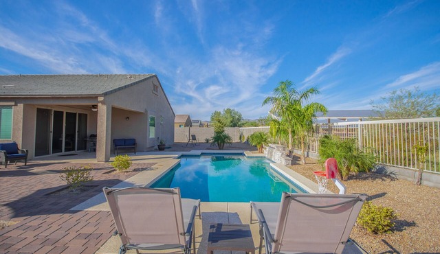 Like New Home Private pool ,New furnishings, 20 mins to State Farm stadium