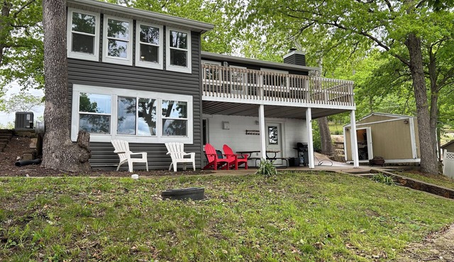 LIKE NEW! Private Lake House in a beautiful wide cove! 5 1/2 MM Gravois Arm