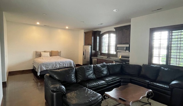 Like new Studio Detached Casita with full amenities parking amazing location.