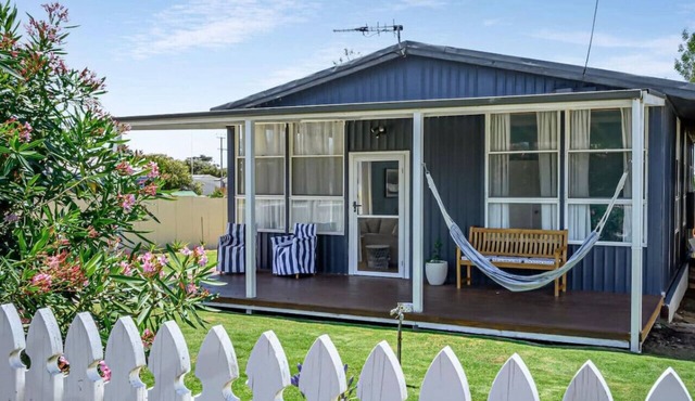 Lil Blue Surf Shack—A Playful Coastal Hideaway