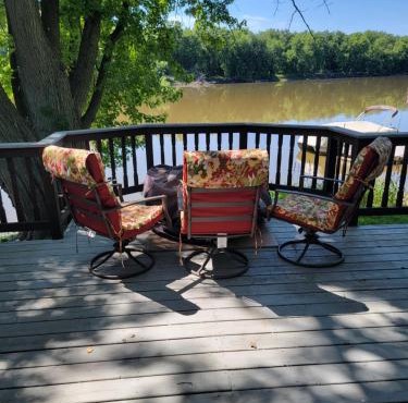 Lil Cabin on the Rock River