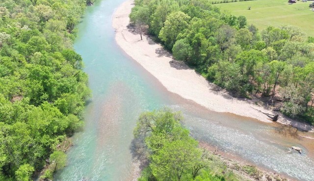 Lil Caddo Cabin on the Caddo River