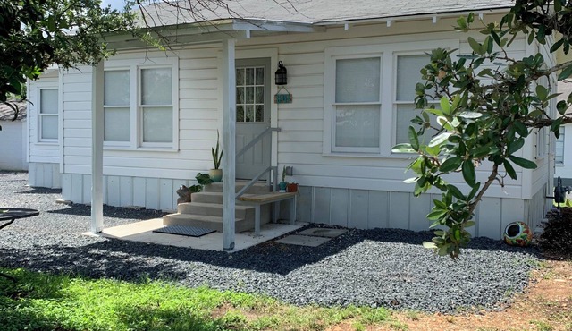 Lil’ Comfort House is located 20 mins from Fredericksburg, Boerne and Kerrville.