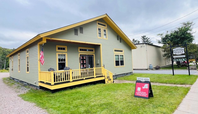 Lil E's Pad #3- The ultimate Adirondack Apartment