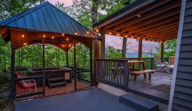 Lil Fantasy Hideaway | Hot Tub Mtn Views Pets