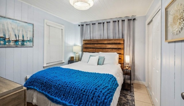 Lil John Coastal Cottage Near Siesta Key Beach
