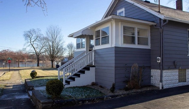 Lil' Lake House - Dog and Family Friendly, 2 BR