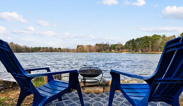 Lil' Lakeshore Cabin